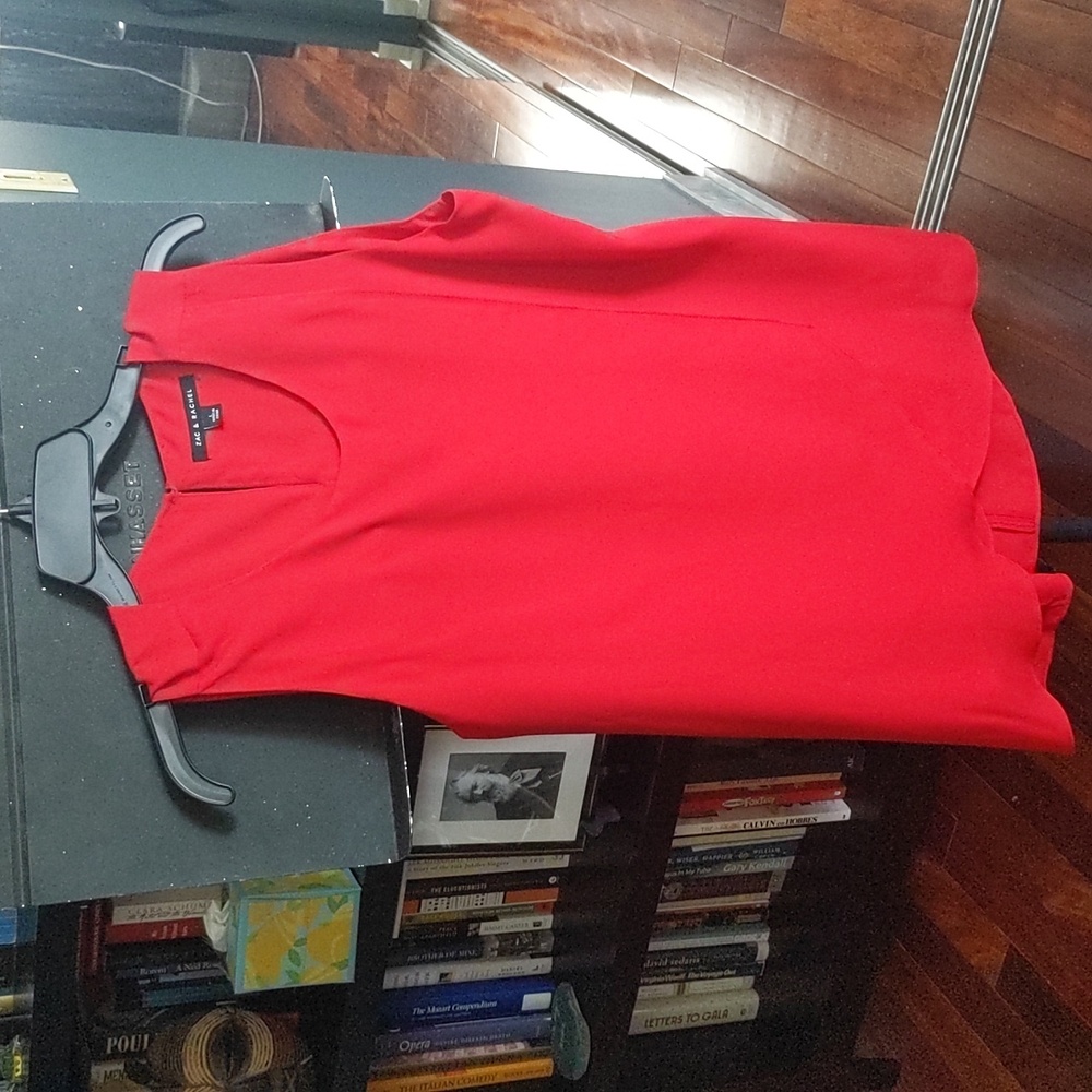 Red flowing tank